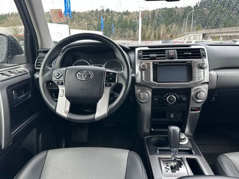 Used 2019 Toyota 4Runner SR5 Premium image 16