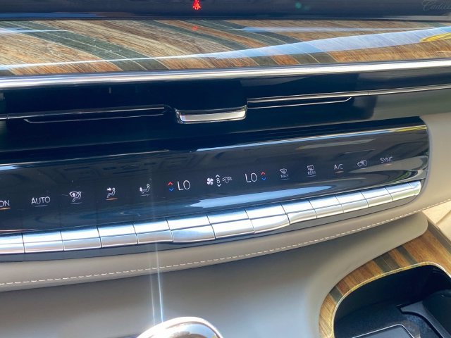 Used 2021 Cadillac Escalade ESV Premium Luxury Platinum AWD/4WD image 28