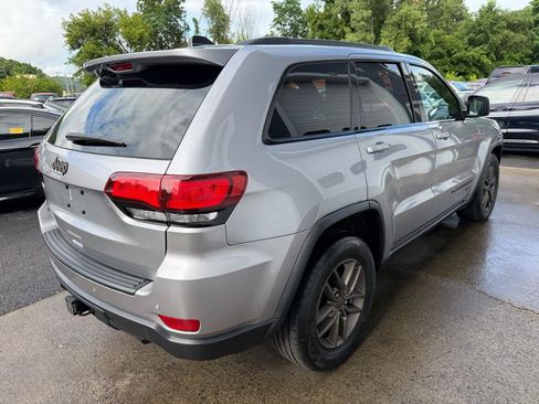 Used 2016 Jeep Grand Cherokee Laredo 75th Anniversary AWD/4WD image 4