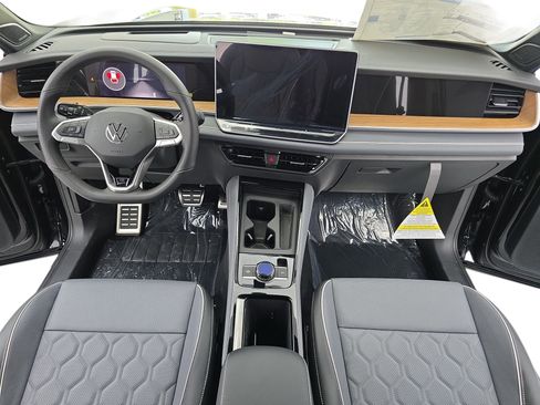 New 2026 Volkswagen Tiguan SEL R-Line AWD/4WD image 9