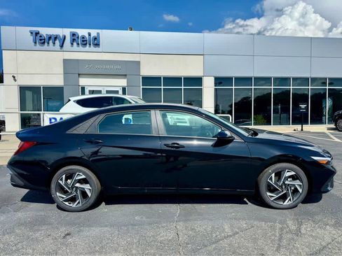 Certified 2025 Hyundai Elantra Sport image 4