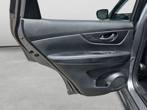 Used 2020 Nissan Rogue S FWD image 34