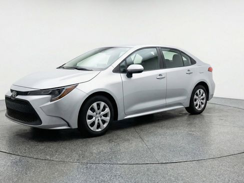 Used 2025 Toyota Corolla LE FWD image 3