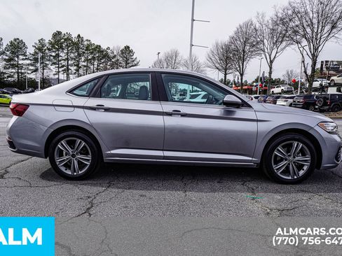 Used 2024 Volkswagen Jetta SE FWD image 11