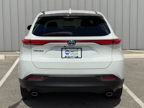Used 2023 Toyota Venza LE AWD/4WD image 5