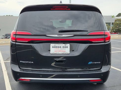 Used 2024 Chrysler Pacifica Limited FWD image 6