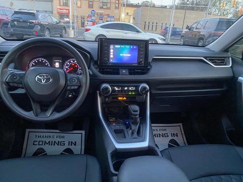 Used 2020 Toyota RAV4 LE FWD image 20