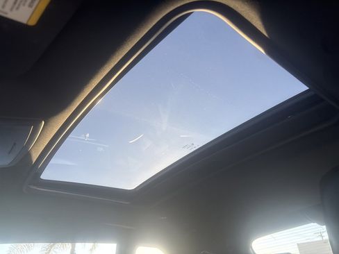 Used 2016 Dodge Challenger SXT Plus image 23