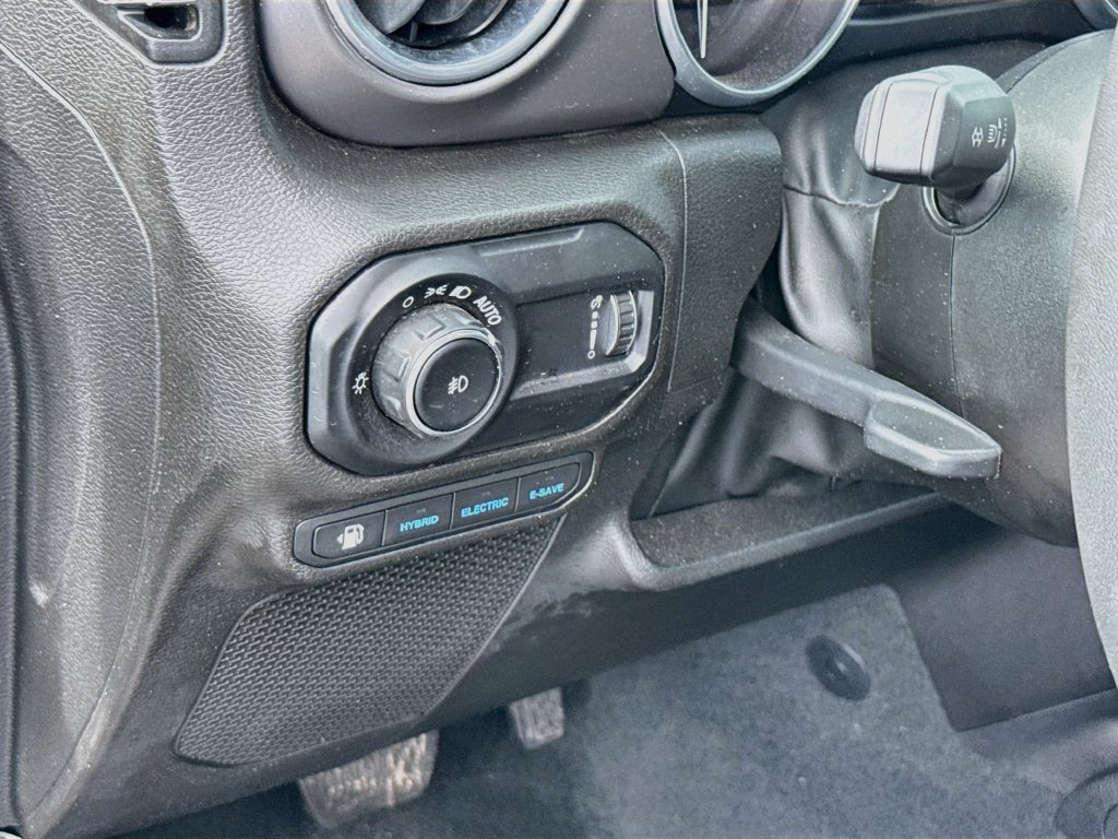 Used 2023 Jeep Wrangler Unlimited Rubicon 4xe w/ Cold Weather Group AWD/4WD image 11