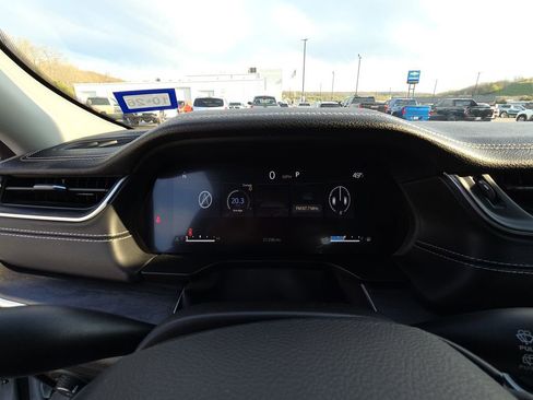 Used 2024 Jeep Grand Cherokee Limited w/ Luxury Tech Group II image 9