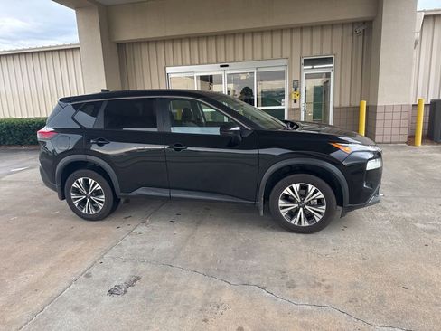 Used 2022 Nissan Rogue SV FWD image 16