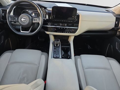 Used 2024 Nissan Pathfinder SL w/ SL Premium Package image 11