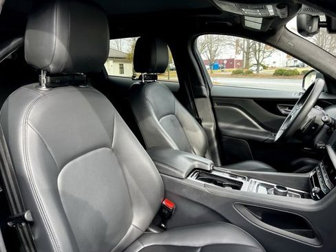 Used 2020 Jaguar F-PACE Premium image 26