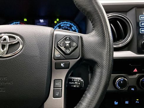 Used 2018 Toyota Tacoma TRD Off-Road AWD/4WD image 21