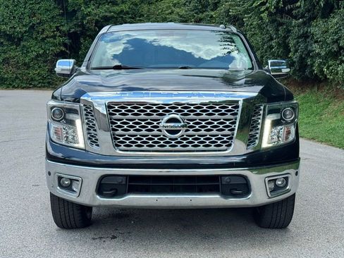 Used 2019 Nissan Titan SL image 3