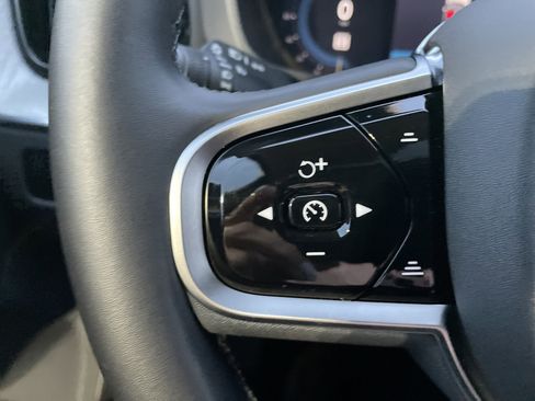 Used 2025 Volvo XC60 B5 Plus image 46