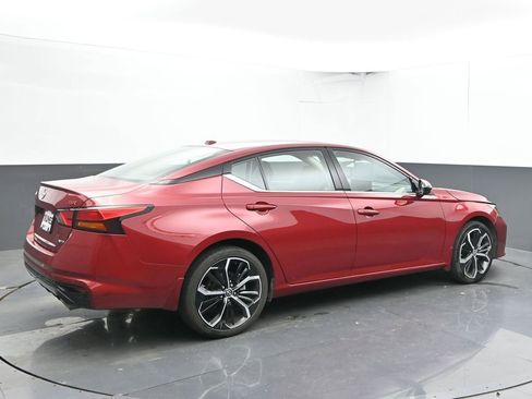 Used 2024 Nissan Altima 2.5 SR w/ SR Premium Package image 11