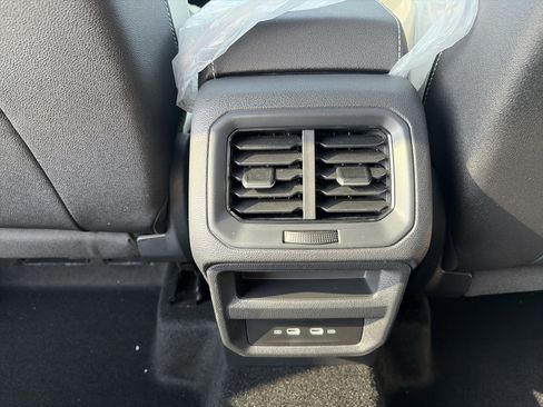 New 2026 Volkswagen Taos SE image 13