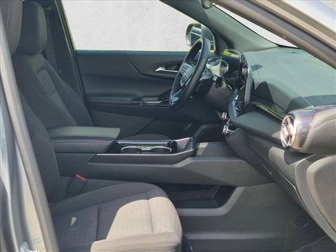 Used 2025 Chevrolet Equinox LT FWD image 19