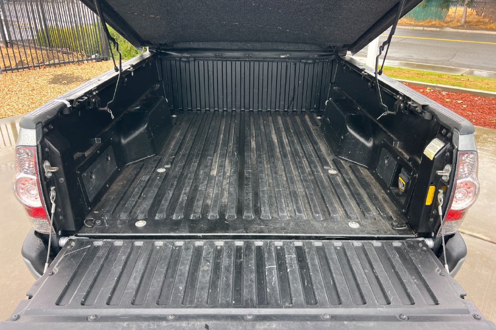 Used 2014 Toyota Tacoma PreRunner w/ TRD Sport Package RWD image 18