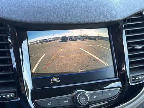 Used 2020 Chevrolet Trax LT w/ LT Convenience Package image 17