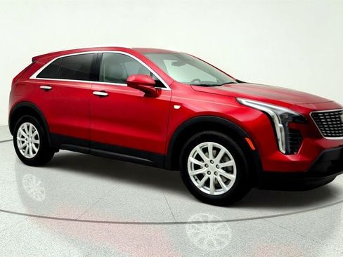 Used 2021 Cadillac XT4 Luxury w/ Cold Weather Package AWD/4WD image 3