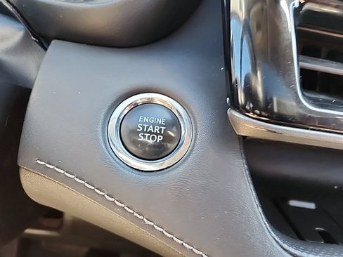 Used 2022 Toyota Highlander XLE AWD/4WD image 26