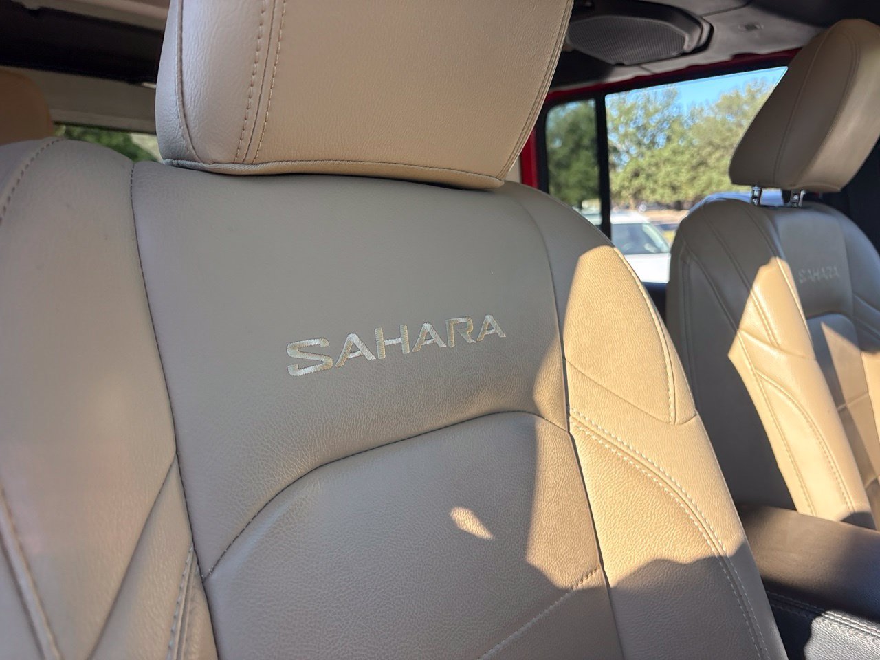 Used 2019 Jeep Wrangler Unlimited Sahara AWD/4WD image 16
