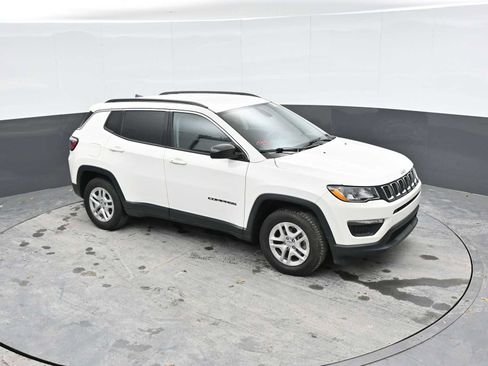 Used 2020 Jeep Compass Sport w/ Tech Group FWD image 18