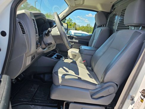 Used 2018 Nissan NV 2500 SV RWD image 4