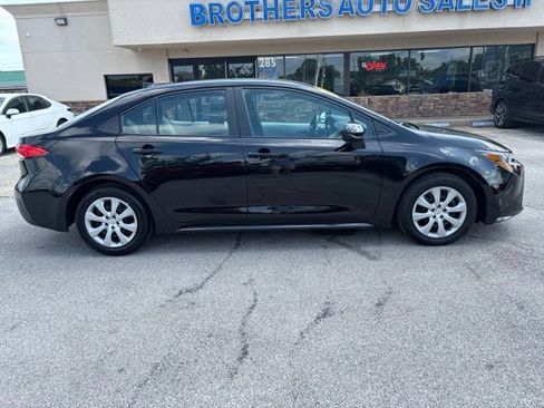 Used 2025 Toyota Corolla LE FWD image 9
