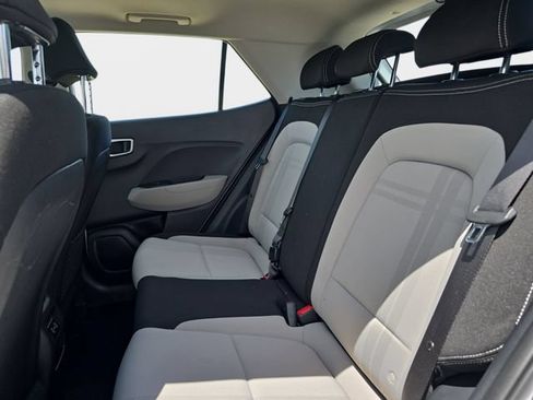 Used 2025 Hyundai Venue SEL FWD image 16