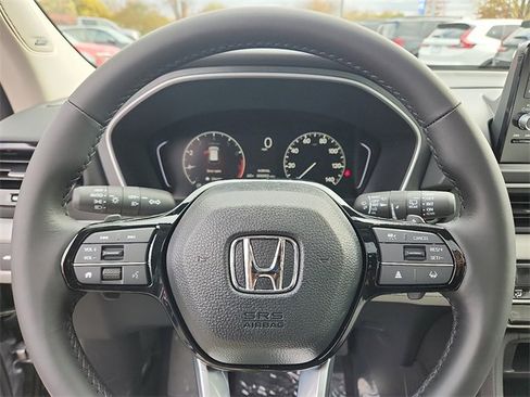 New 2025 Honda Pilot Touring image 19