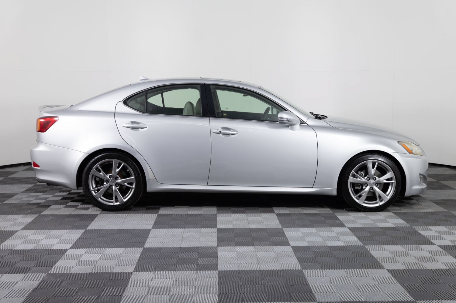 Used 2010 Lexus IS 250 w/ Premium Pkg Value Edition RWD image 9