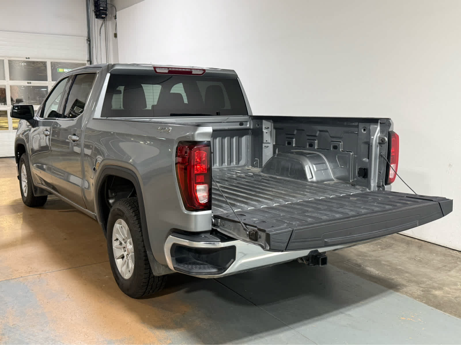 Used 2024 GMC Sierra 1500 SLE AWD/4WD image 4