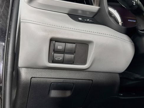 Used 2023 Toyota Highlander LE AWD/4WD image 11