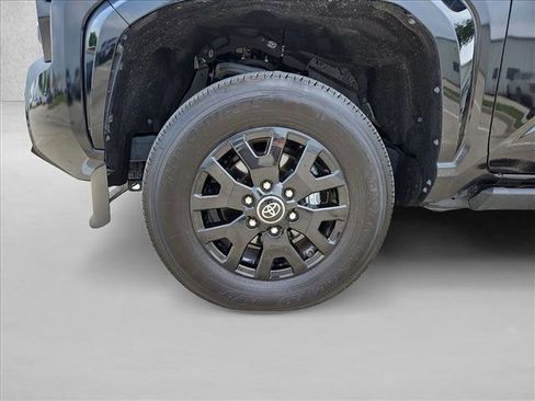 Used 2025 Toyota Tacoma SR5 AWD/4WD image 23