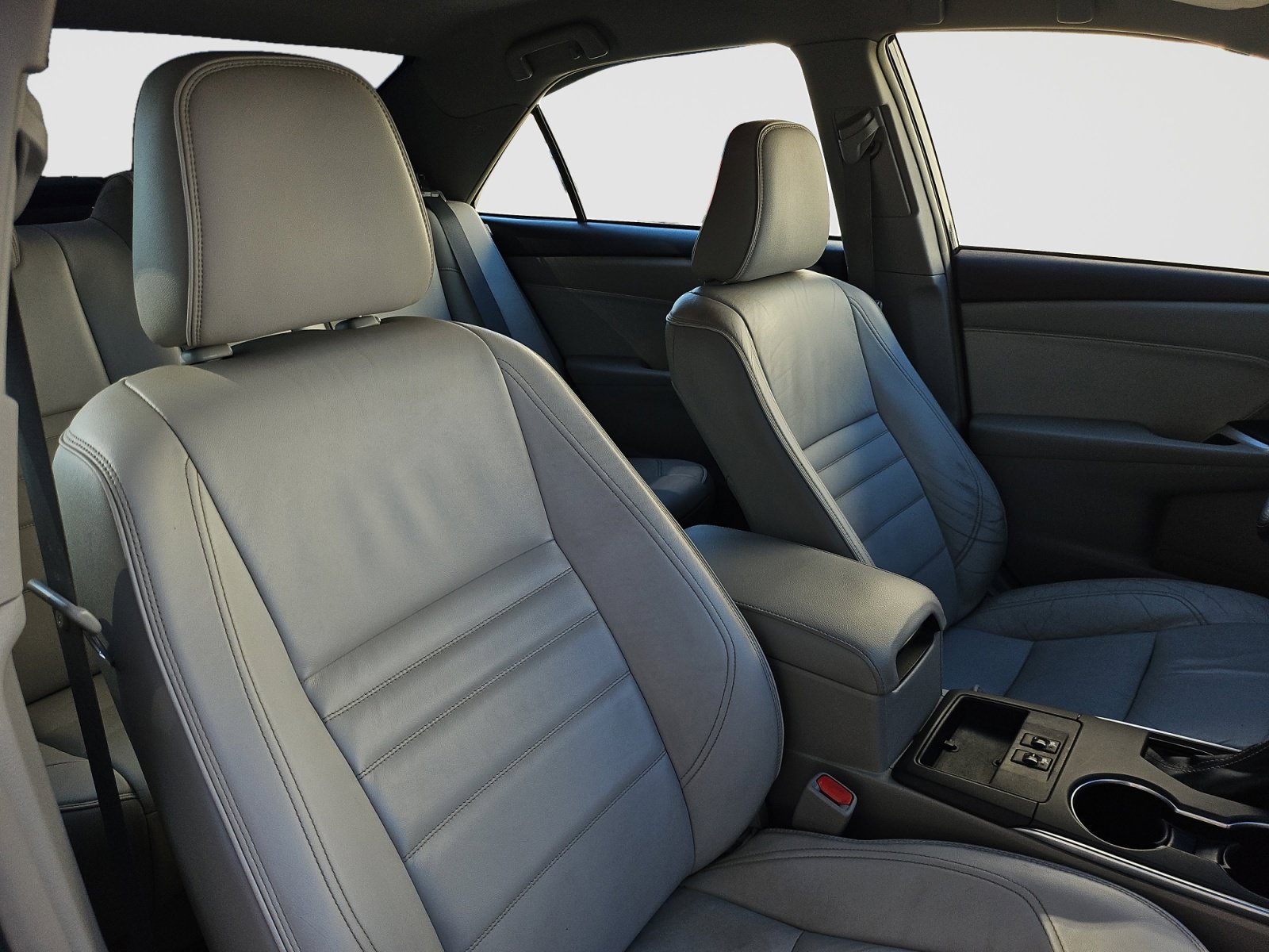 Used 2015 Toyota Camry XLE FWD image 16
