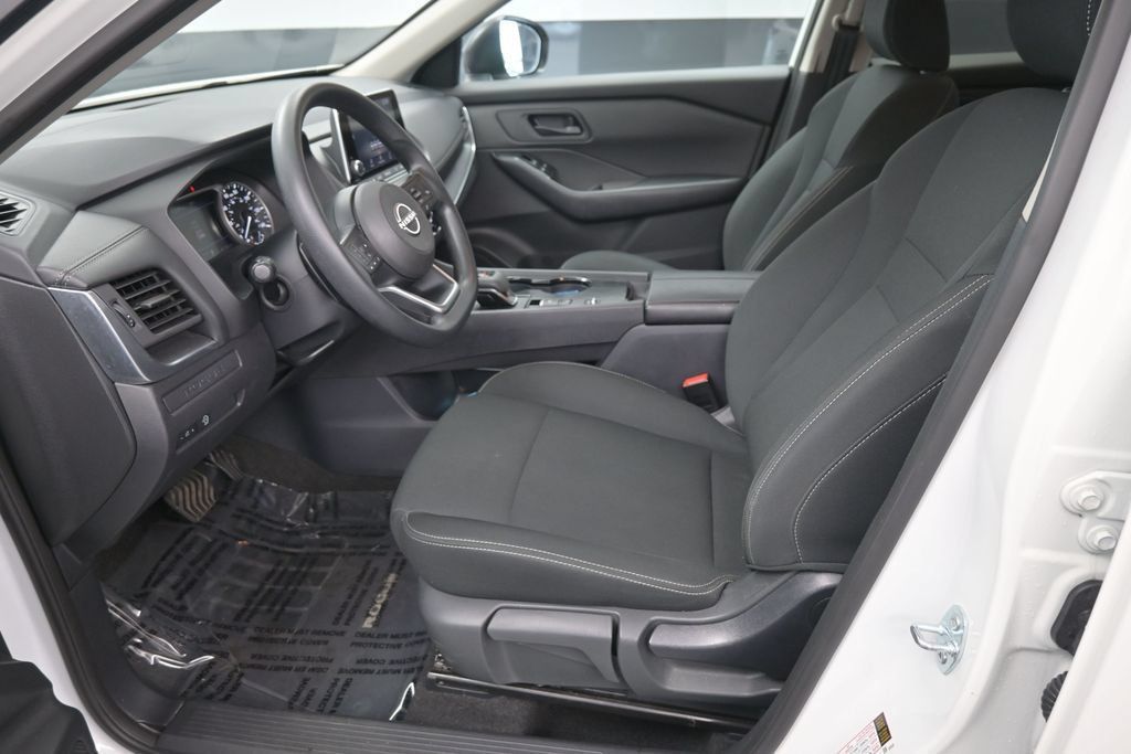 Used 2024 Nissan Rogue S FWD image 25