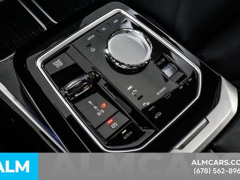 Used 2026 BMW 740i w/ Premium Package RWD image 42