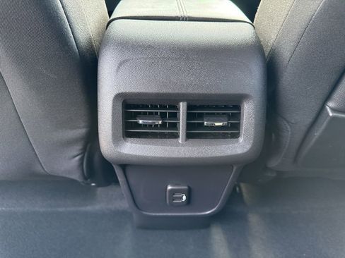Used 2024 GMC Terrain SLE AWD/4WD image 19