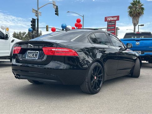 Used 2017 Jaguar XE RWD image 13