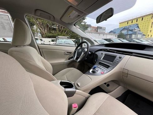 Used 2012 Toyota Prius Three image 16