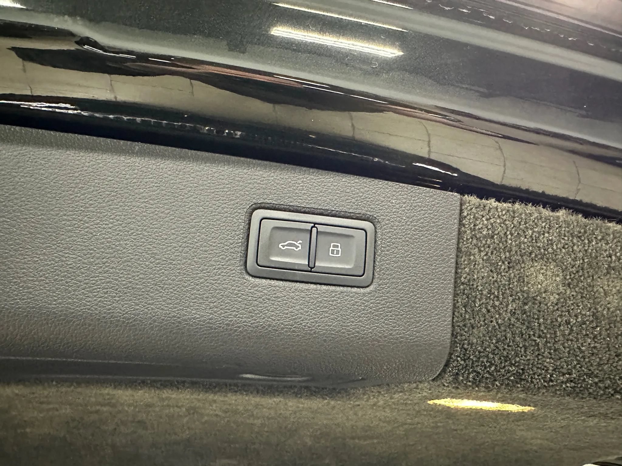 Used 2021 Bentley Bentayga AWD/4WD image 28