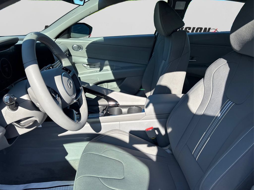 New 2025 Hyundai Elantra SEL FWD image 9