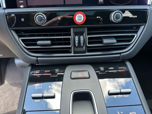 Used 2026 Porsche Macan image 25