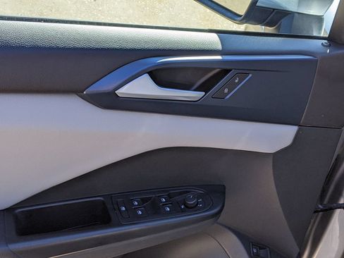 Certified 2023 Volkswagen Taos SE AWD/4WD image 10