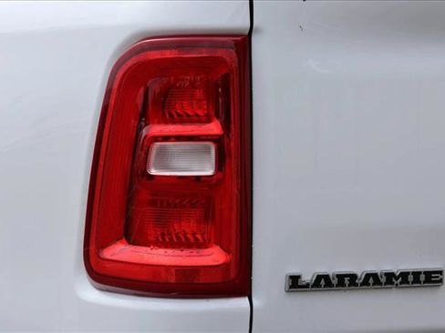 Used 2025 RAM 1500 Laramie AWD/4WD image 11