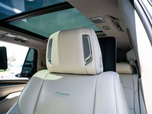 Used 2025 Cadillac Escalade Sport Platinum w/ LPO, Floor Liner Package AWD/4WD image 33