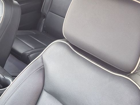 Used 2024 GMC Yukon XL SLT image 16